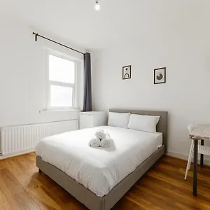 Maison d'hôtes Leyton Comfy Double -50, Londres